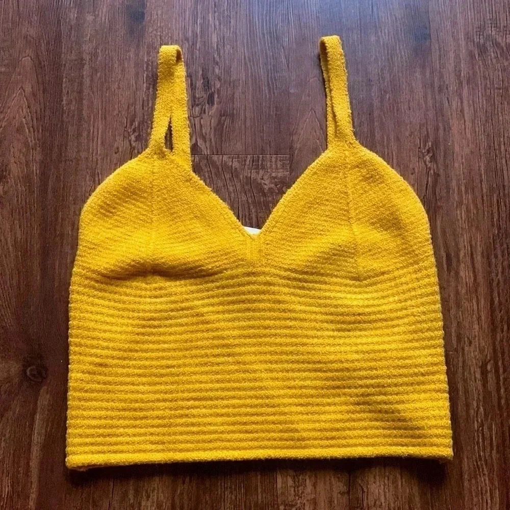 Forever 21 Textured Sleeveless Sweater Crop Knit Tank Top Yellow Sz L NWT